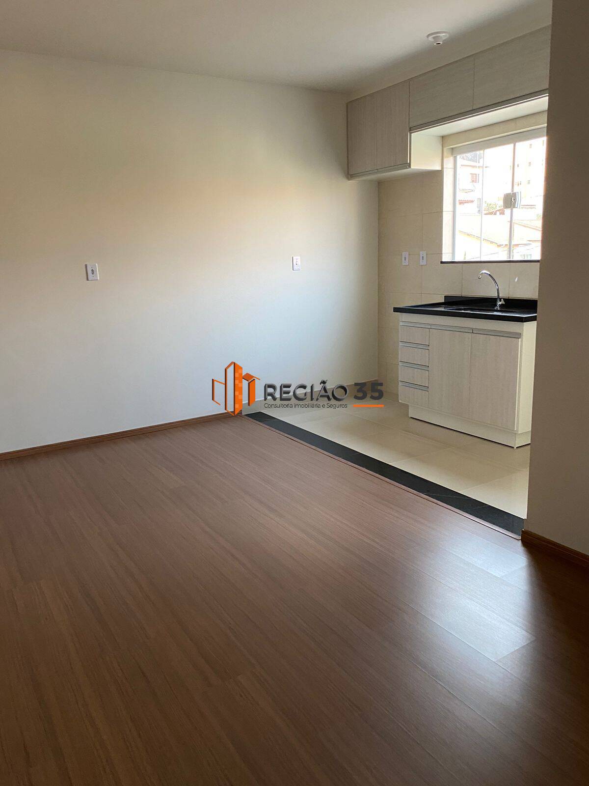 Apartamento à venda com 2 quartos, 70m² - Foto 3