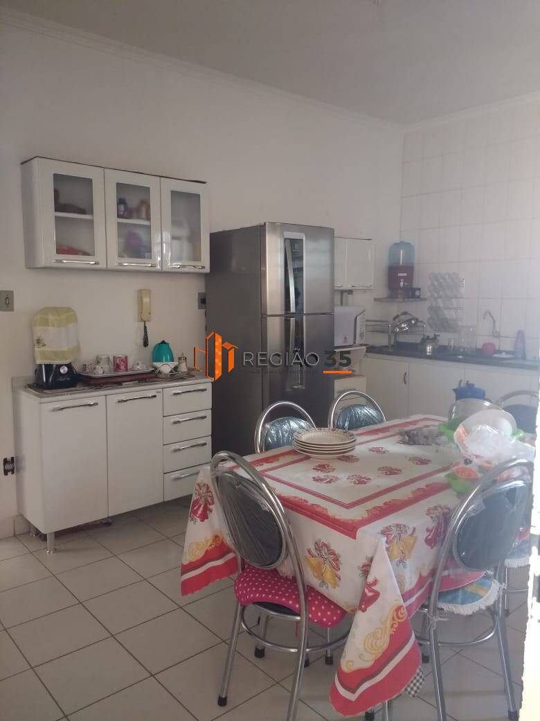 Casa à venda com 3 quartos, 200m² - Foto 16