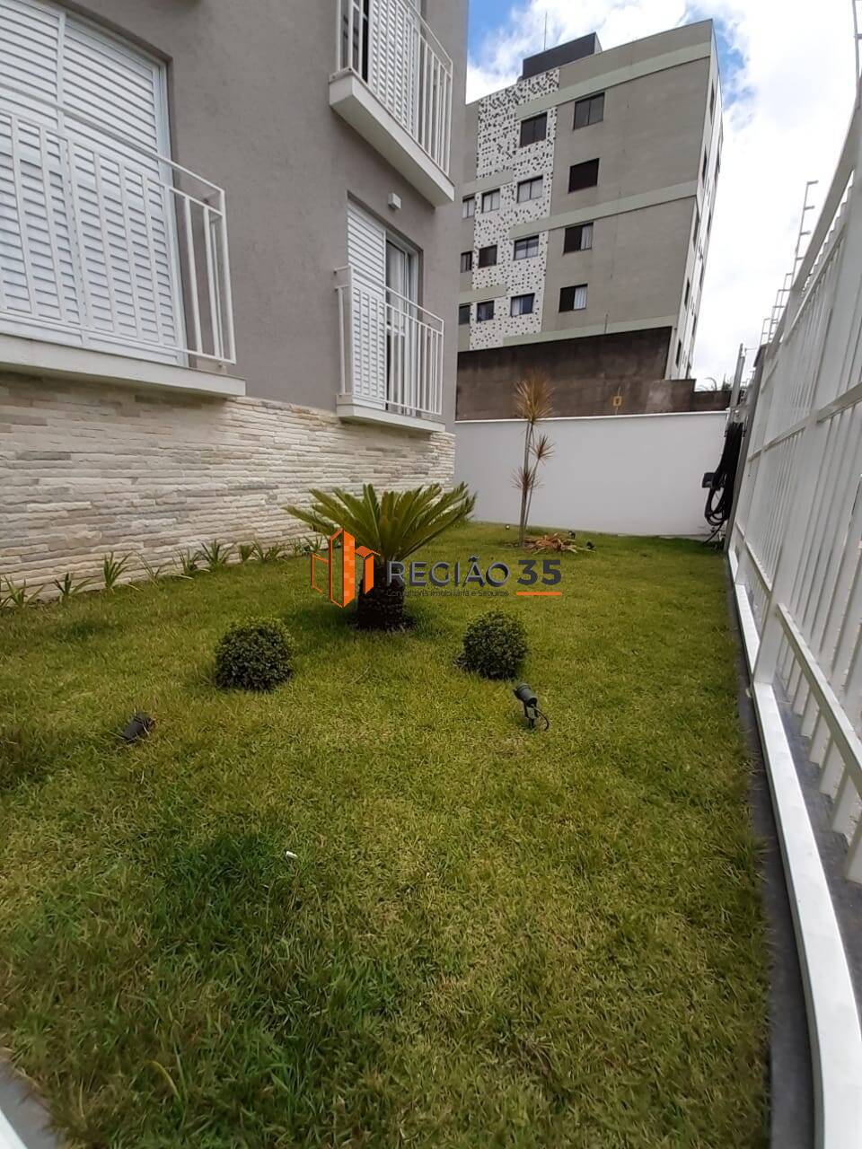 Apartamento à venda com 3 quartos, 75m² - Foto 2