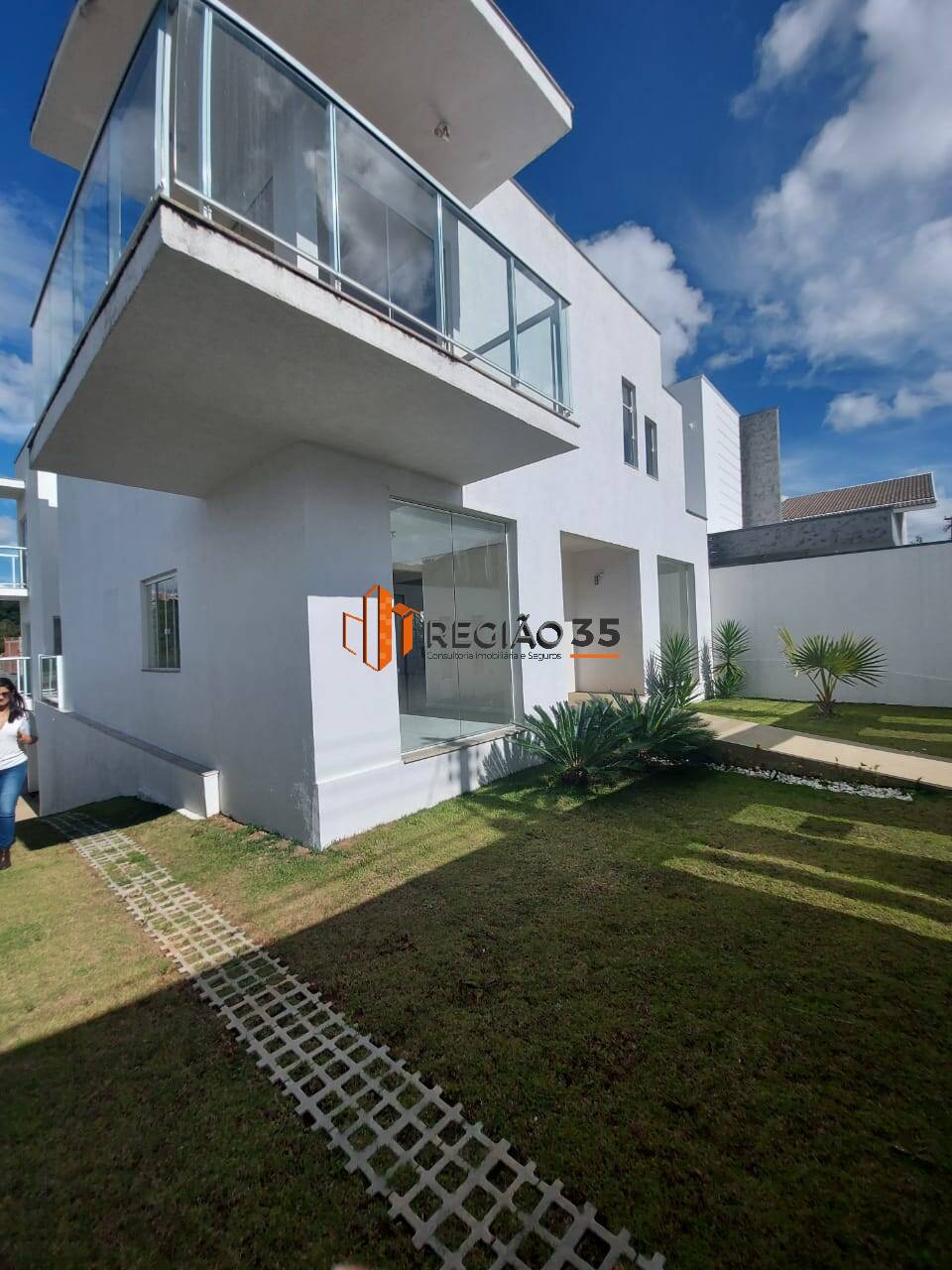 Casa à venda com 3 quartos, 374m² - Foto 1