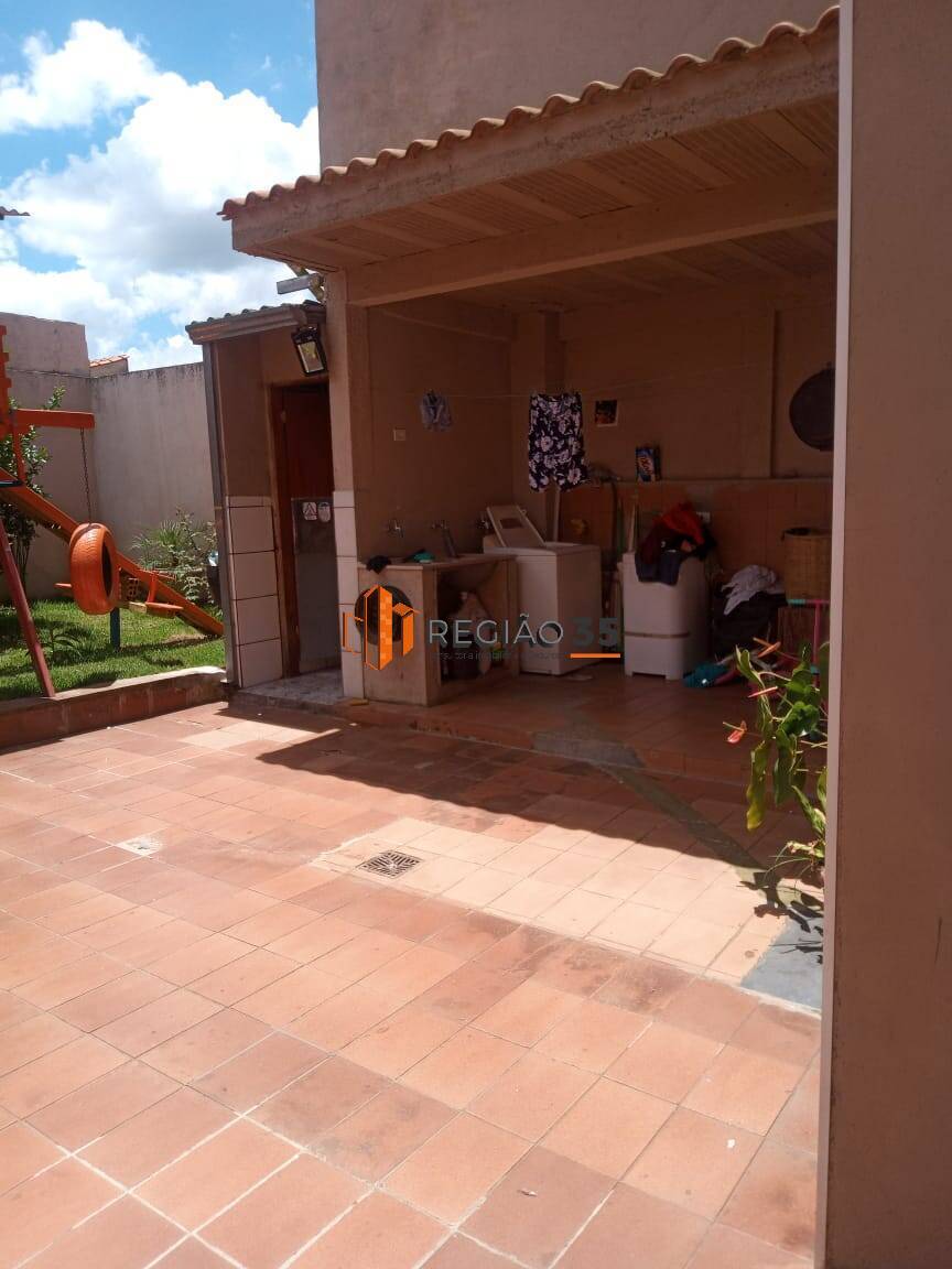 Casa à venda com 3 quartos, 173m² - Foto 2