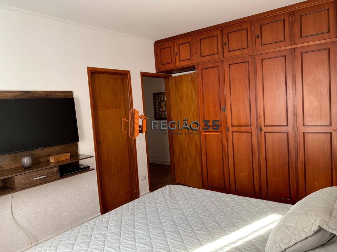 Casa à venda com 3 quartos, 326m² - Foto 10