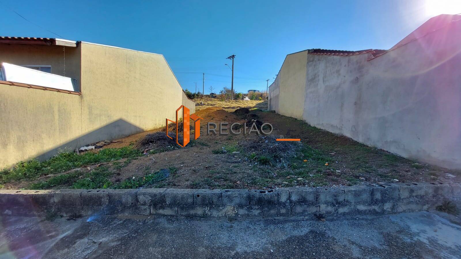 Terreno à venda, 180m² - Foto 1