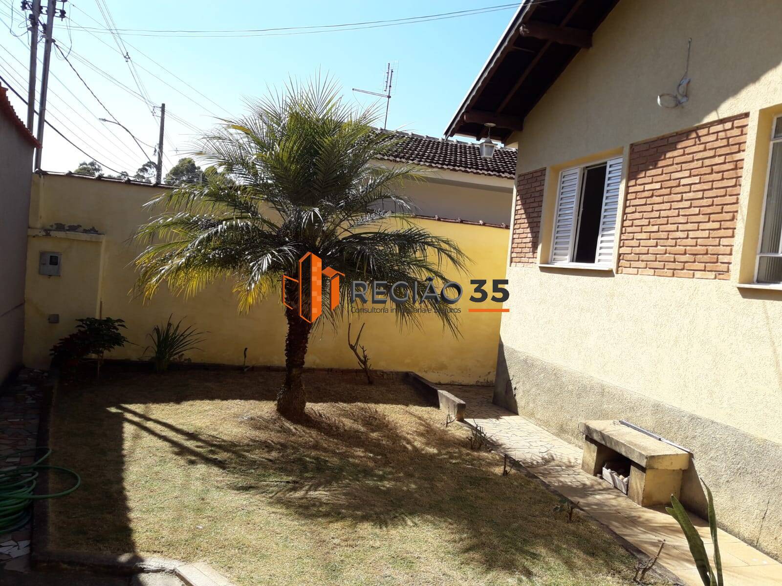 Casa à venda com 3 quartos, 88m² - Foto 1