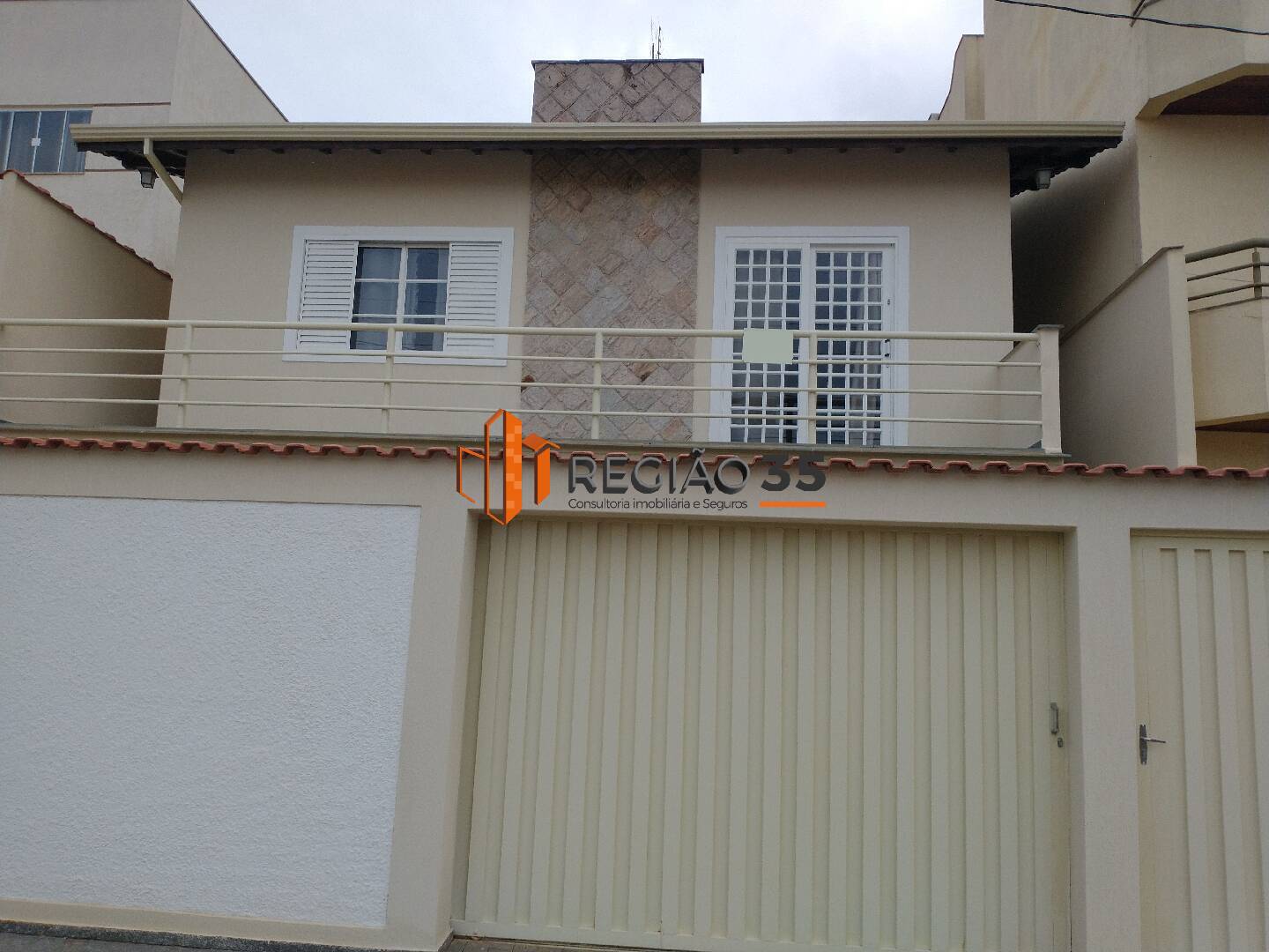 Casa à venda com 3 quartos, 120m² - Foto 1