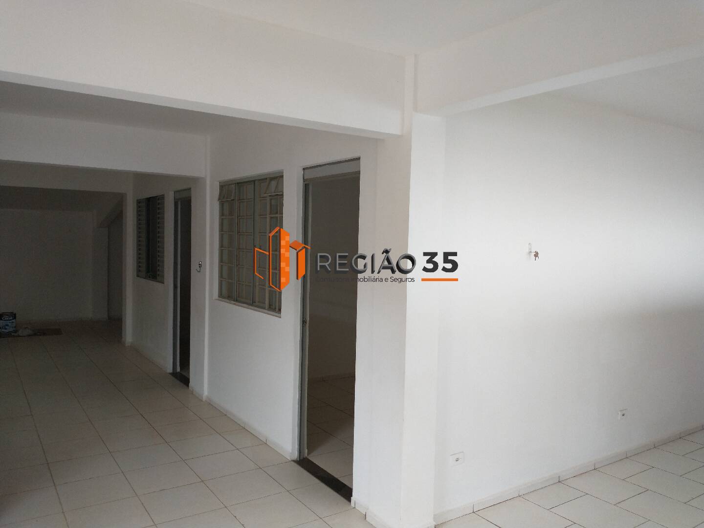 Casa à venda com 3 quartos, 90m² - Foto 2