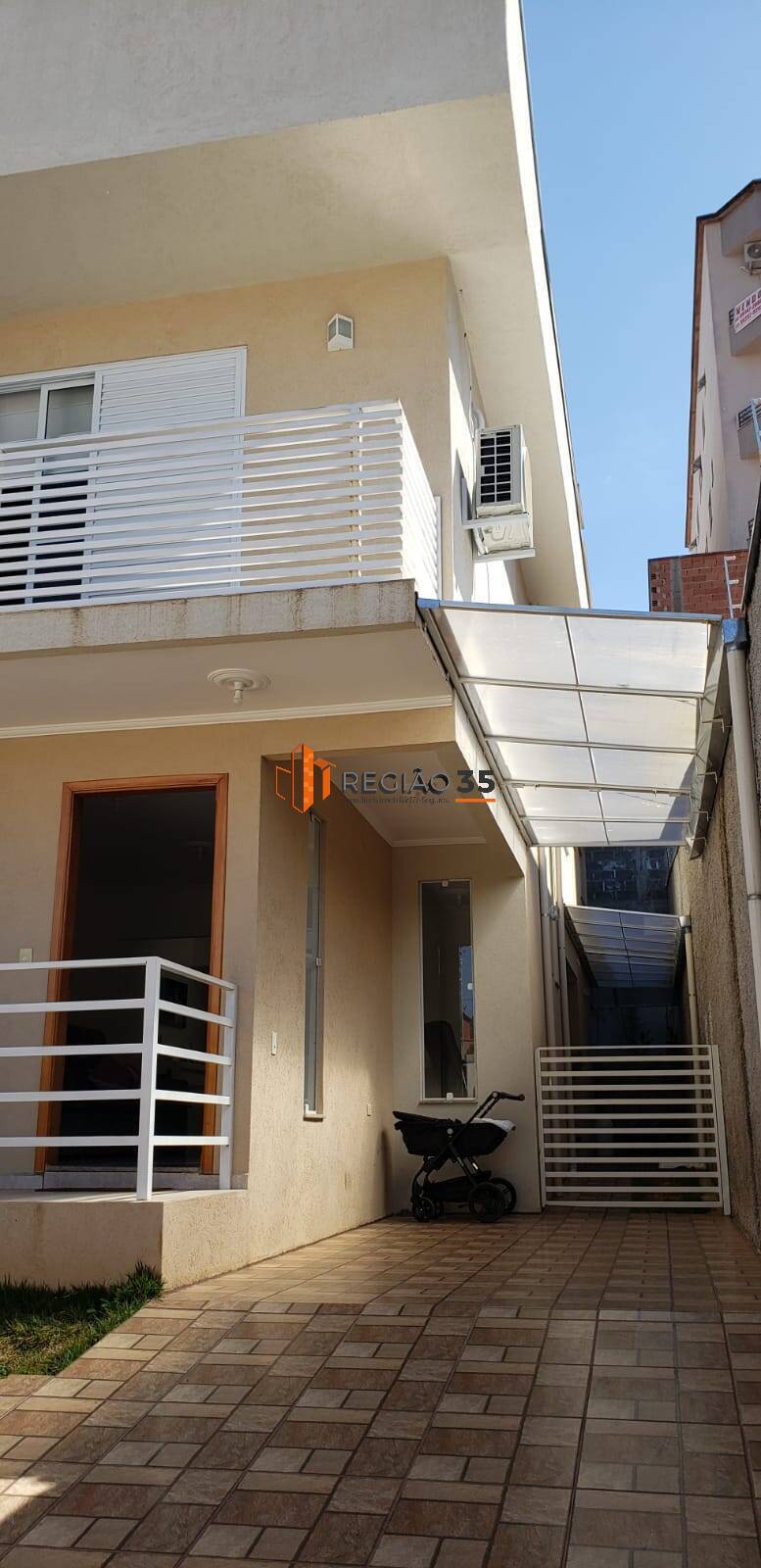 Casa à venda com 3 quartos, 130m² - Foto 1