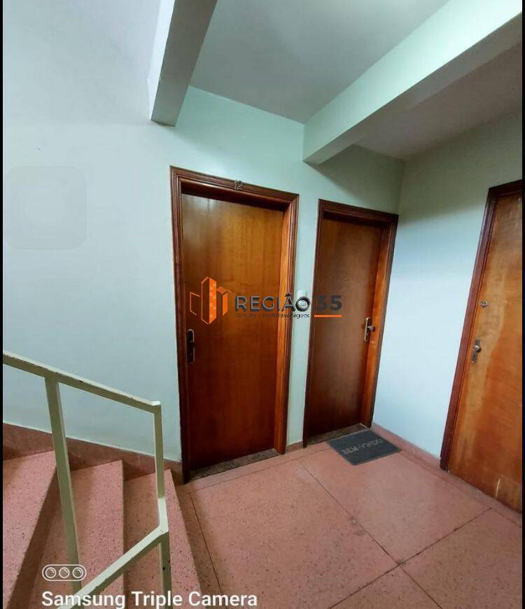 Apartamento à venda com 3 quartos, 110m² - Foto 2