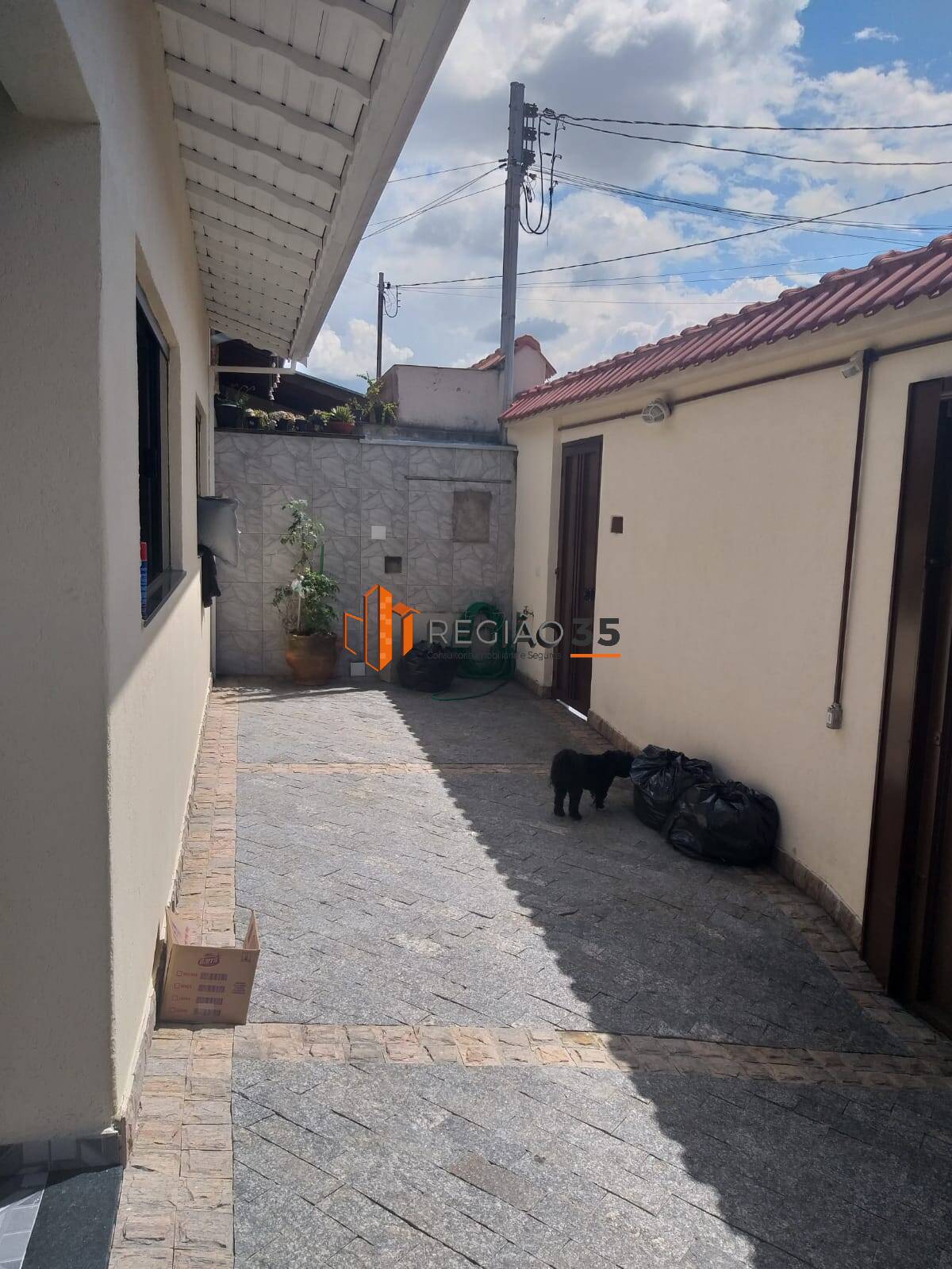 Casa à venda com 3 quartos, 150m² - Foto 1