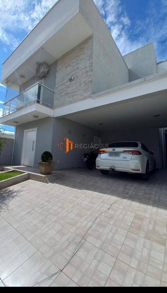 Casa à venda com 3 quartos, 280m² - Foto 1