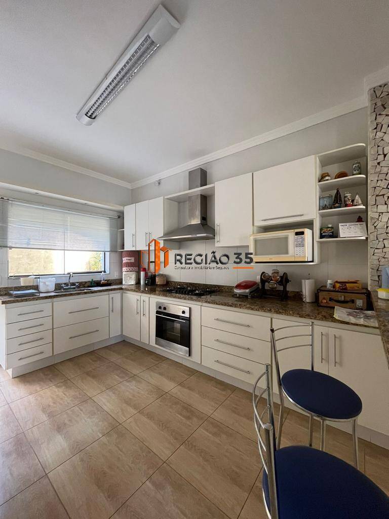 Casa à venda com 3 quartos, 220m² - Foto 3