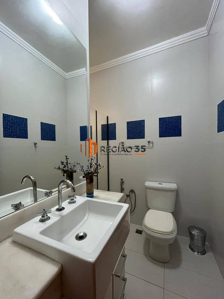 Casa à venda com 3 quartos, 220m² - Foto 14