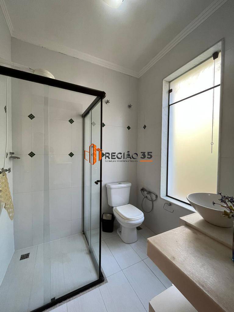 Casa à venda com 3 quartos, 220m² - Foto 18