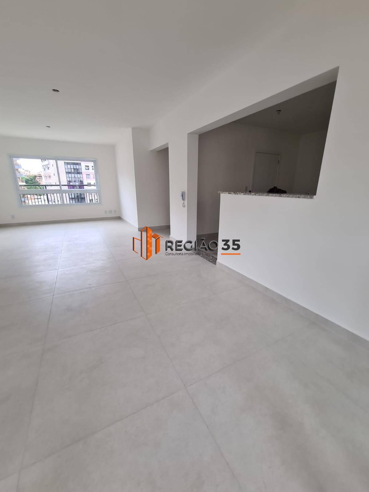 Apartamento à venda com 3 quartos, 154m² - Foto 2