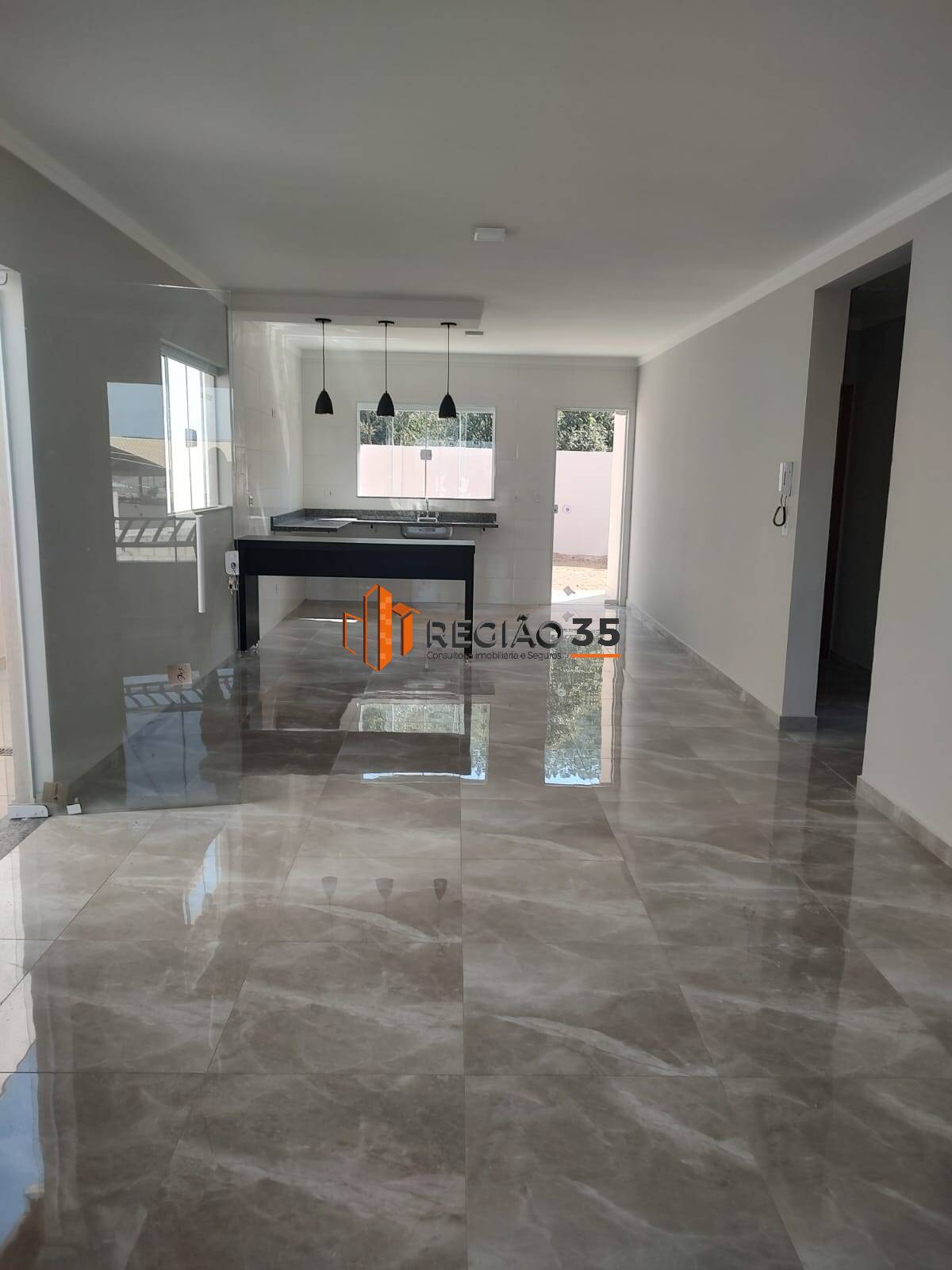 Casa à venda com 3 quartos, 145m² - Foto 1