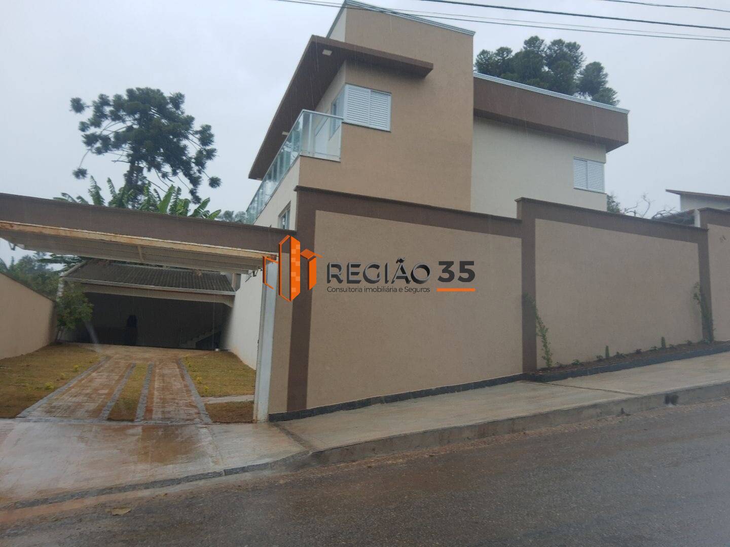 Casa à venda com 3 quartos, 350m² - Foto 2