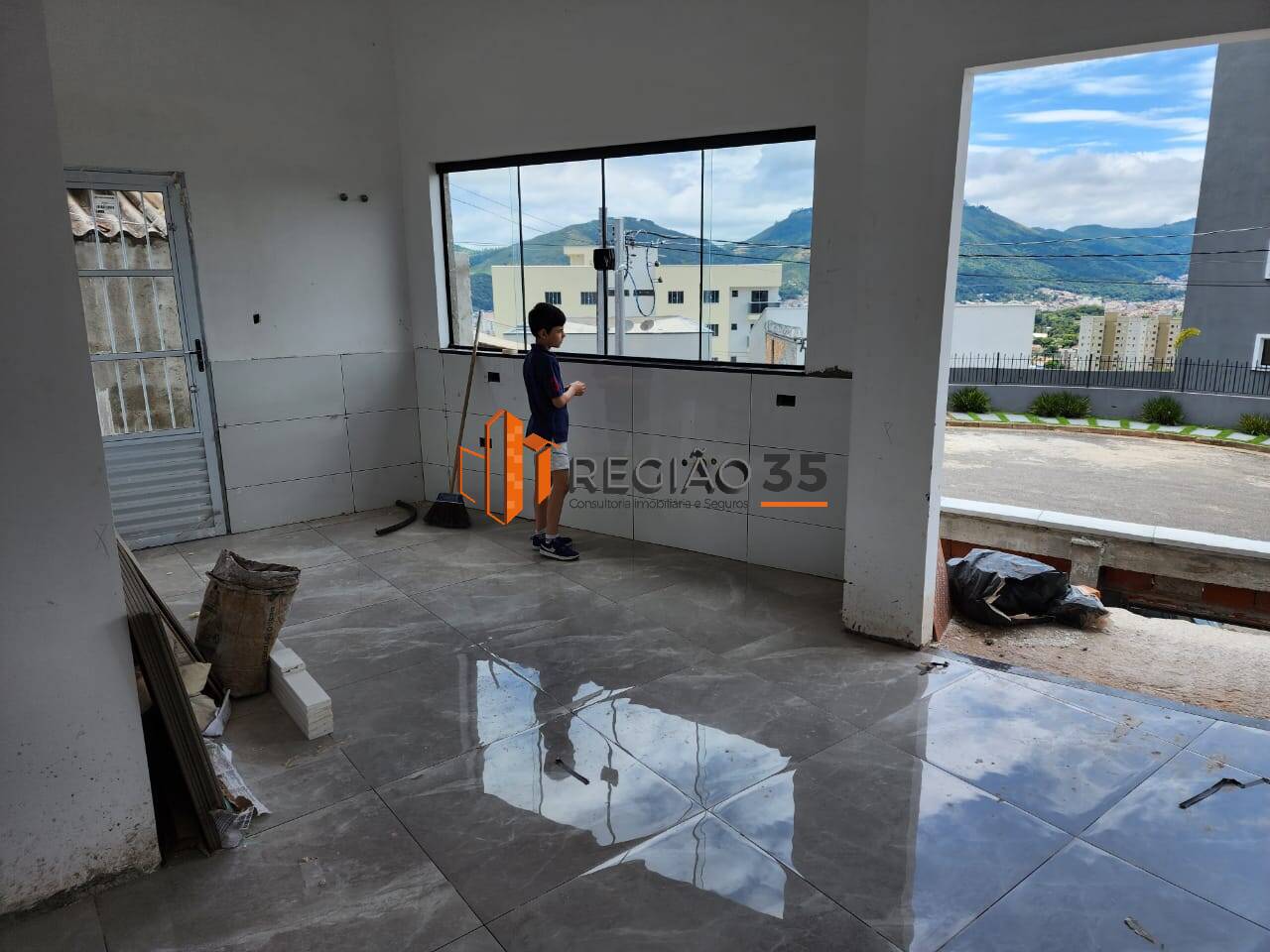 Casa à venda com 3 quartos, 150m² - Foto 2