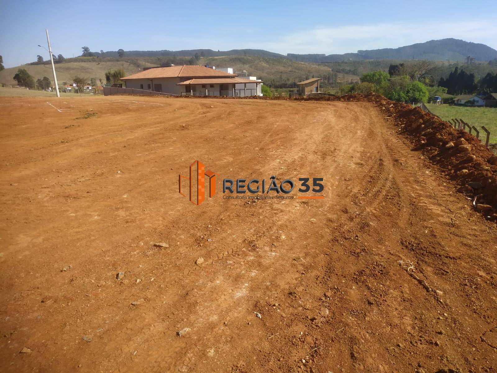 Terreno à venda, 2046m² - Foto 1