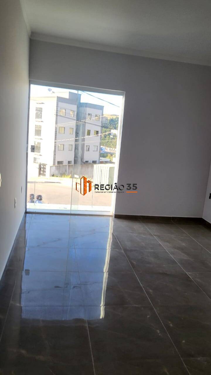 Casa à venda com 3 quartos, 104m² - Foto 3