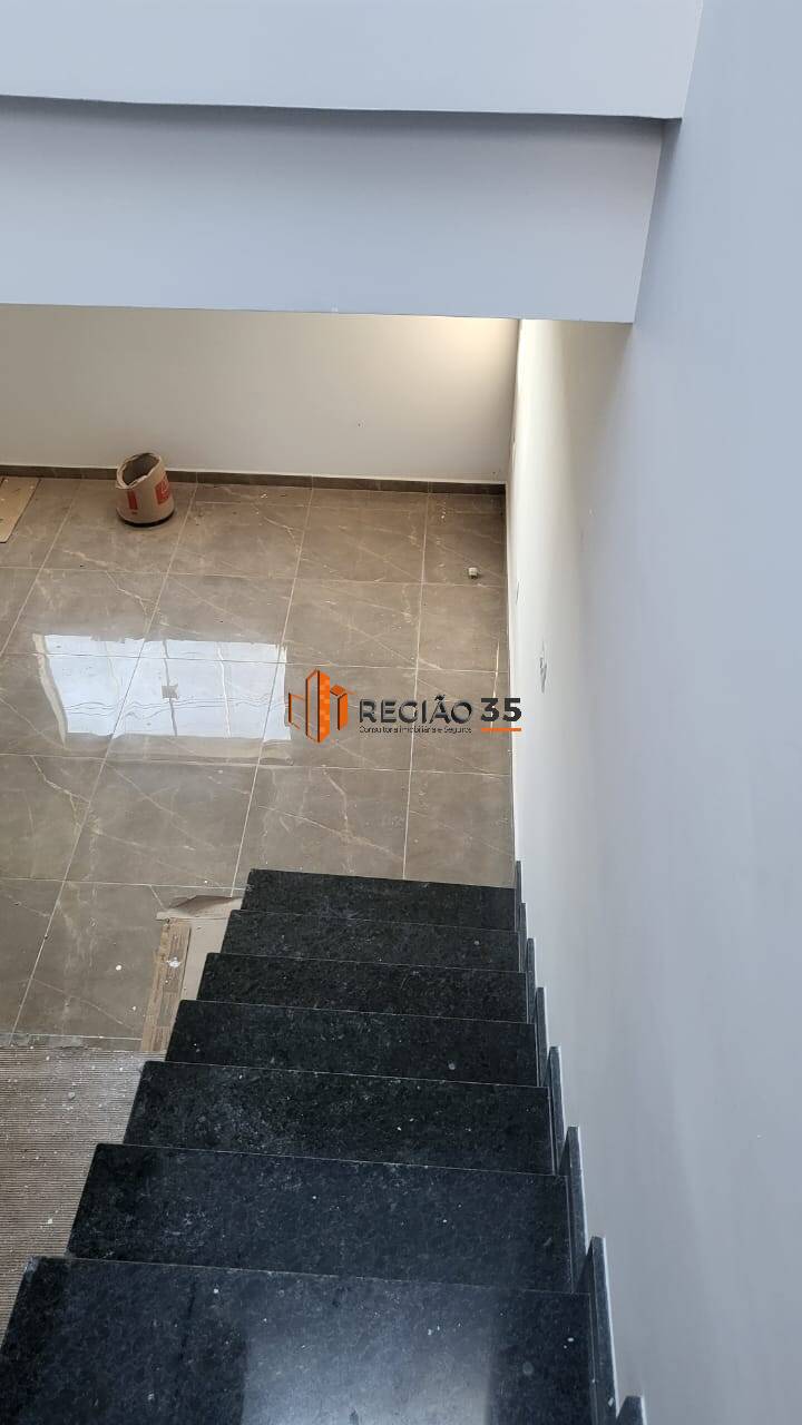 Casa à venda com 3 quartos, 104m² - Foto 4