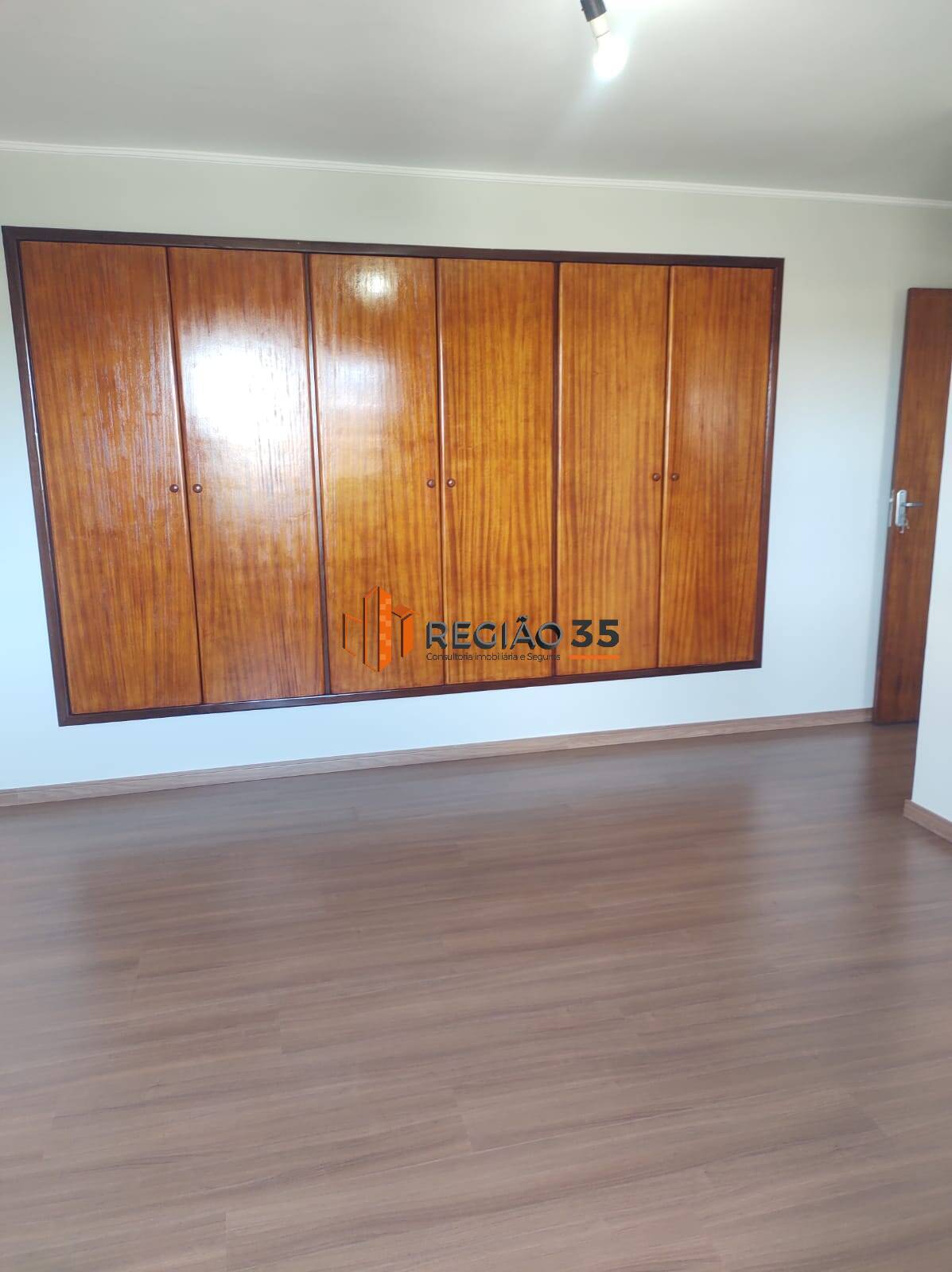 Casa à venda com 3 quartos, 226m² - Foto 11