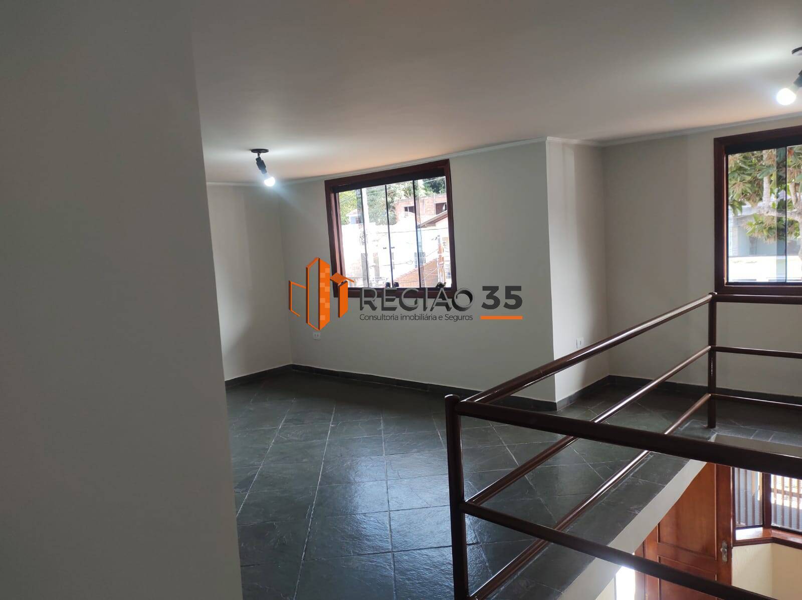 Casa à venda com 3 quartos, 226m² - Foto 5