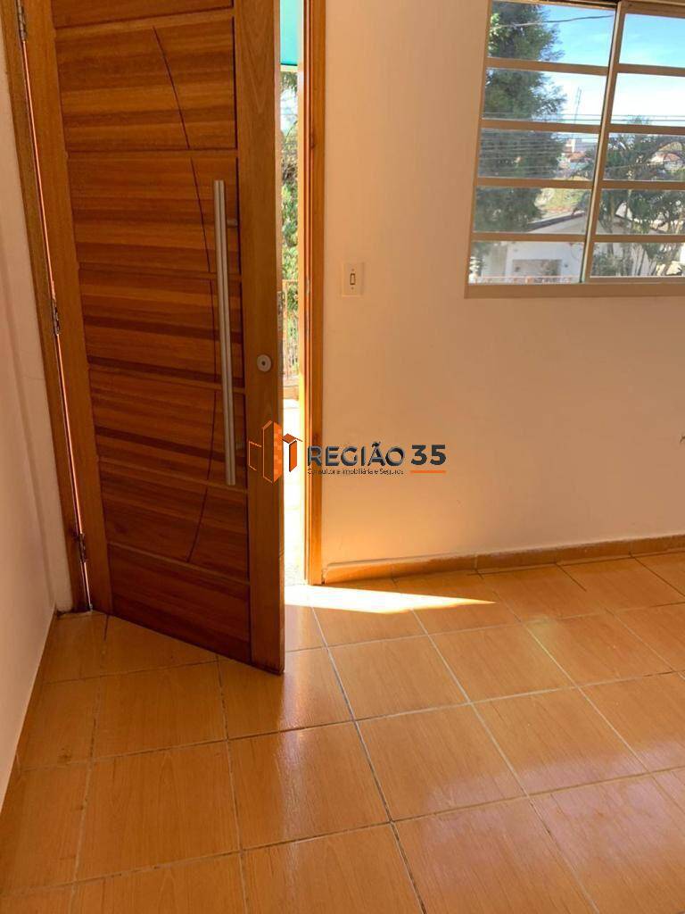 Casa à venda com 3 quartos, 90m² - Foto 4