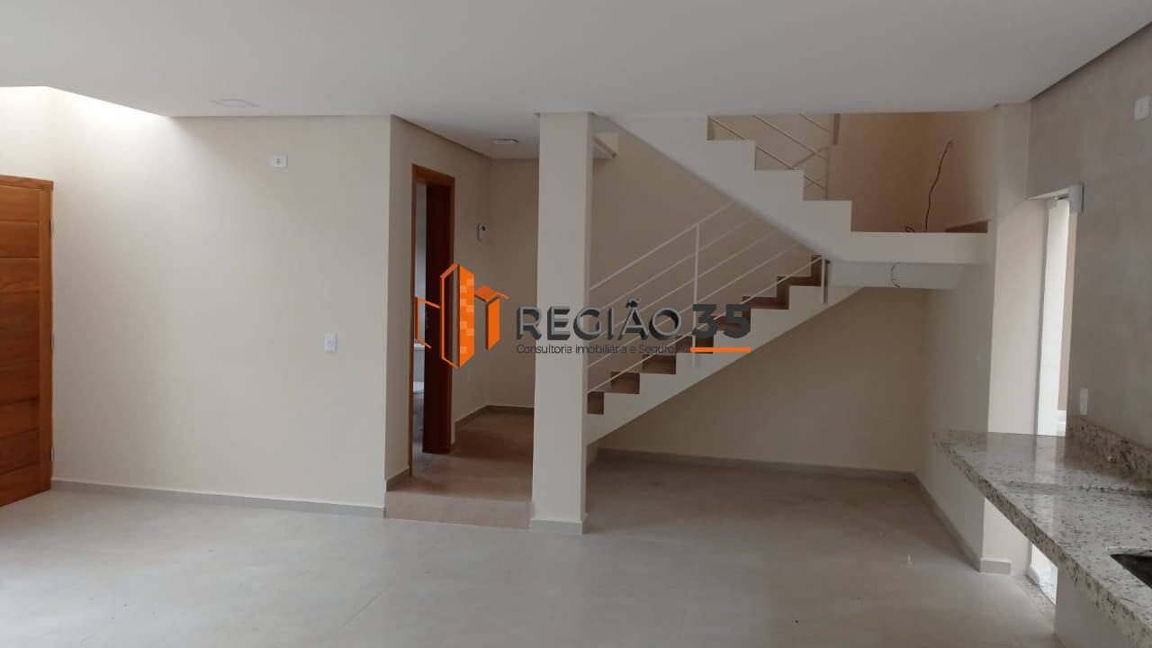 Casa à venda com 3 quartos, 141m² - Foto 2