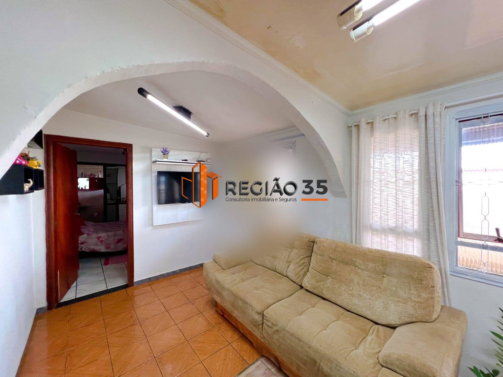 Casa à venda com 5 quartos, 240m² - Foto 4