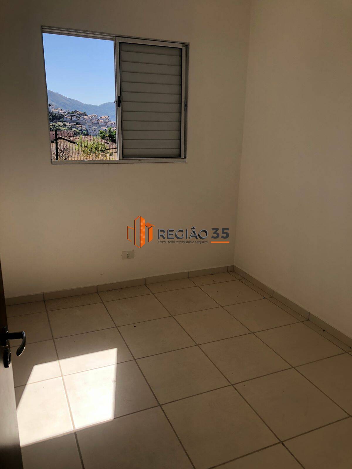 Apartamento à venda com 2 quartos, 42m² - Foto 2