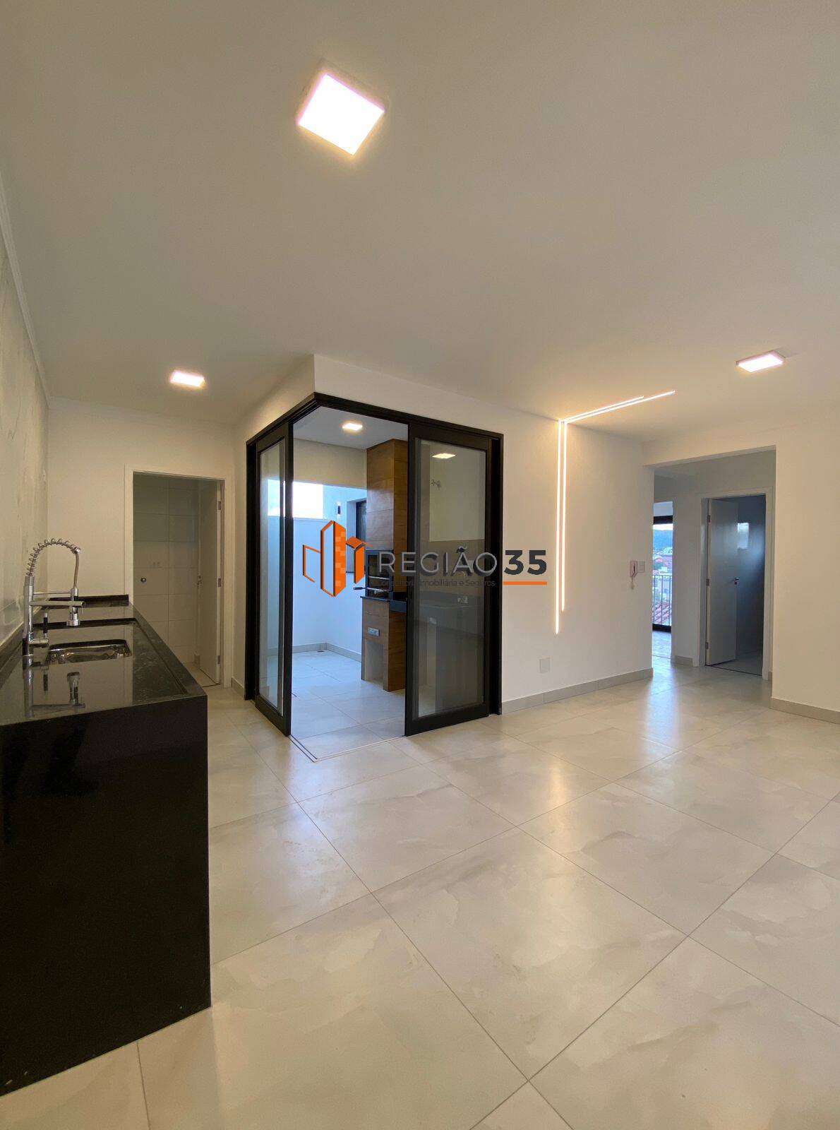 Apartamento à venda com 2 quartos, 75m² - Foto 2