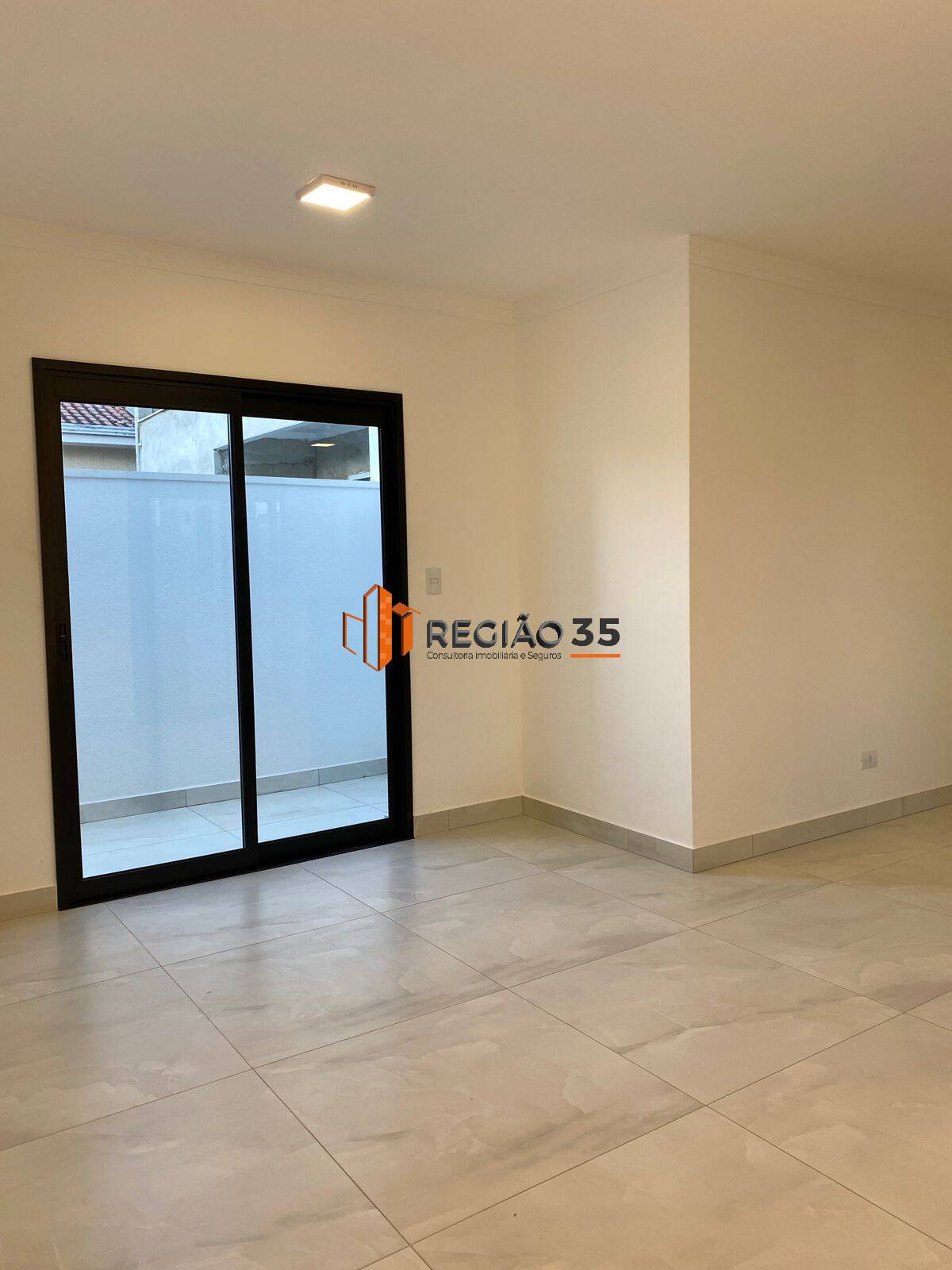 Apartamento à venda com 2 quartos, 75m² - Foto 3