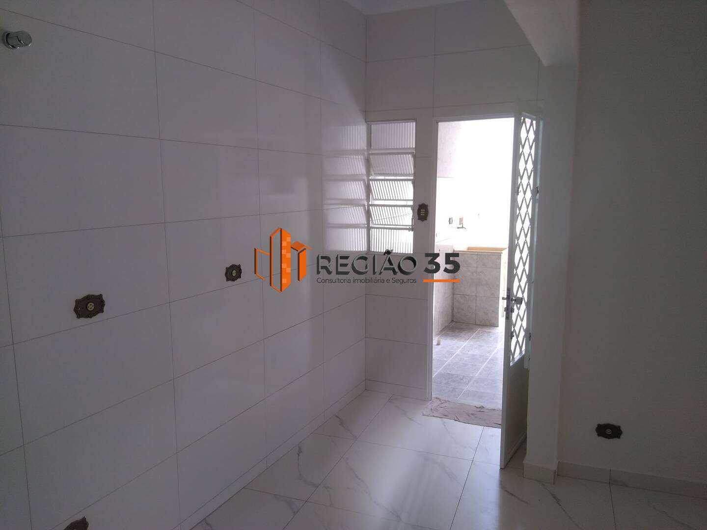 Casa à venda com 2 quartos, 80m² - Foto 10