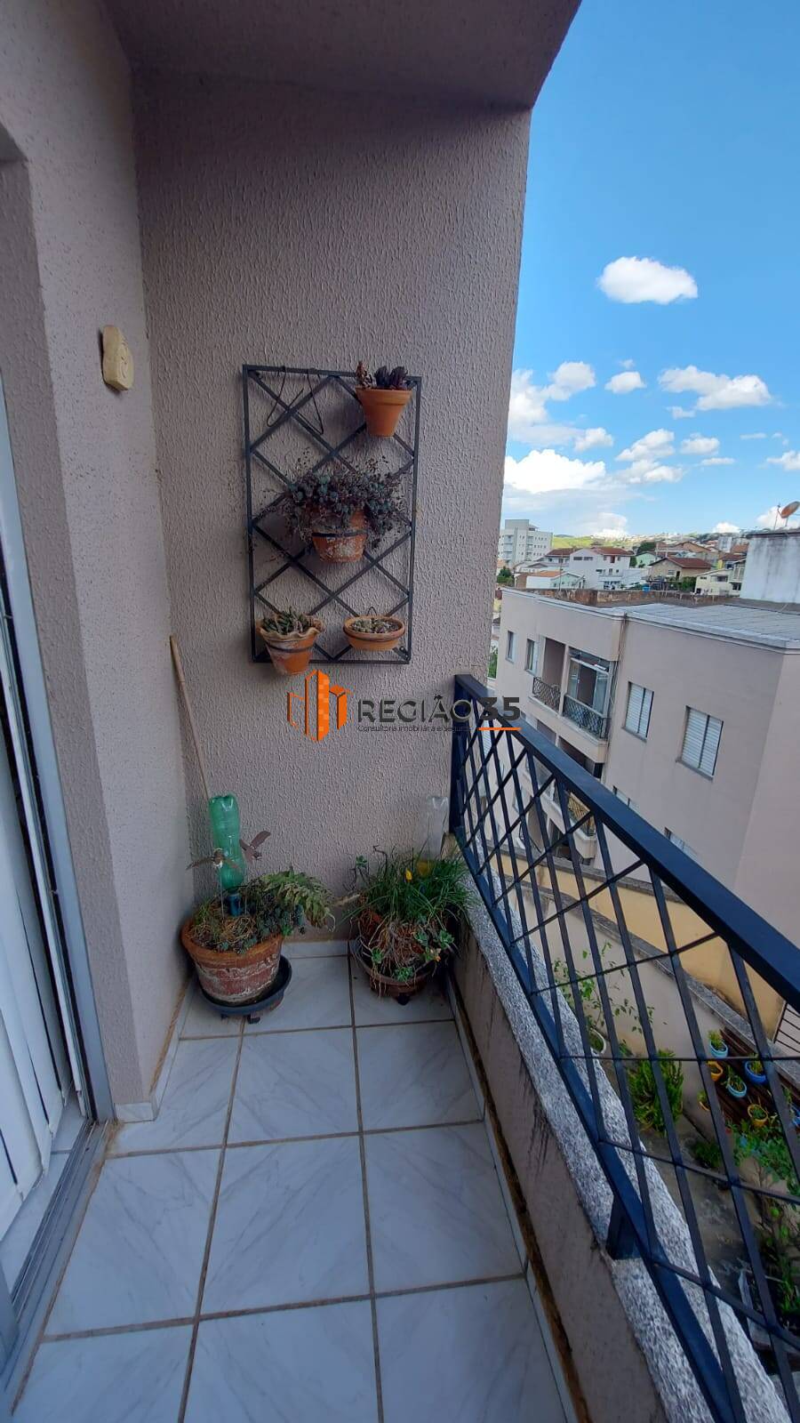 Apartamento à venda com 3 quartos, 72m² - Foto 2