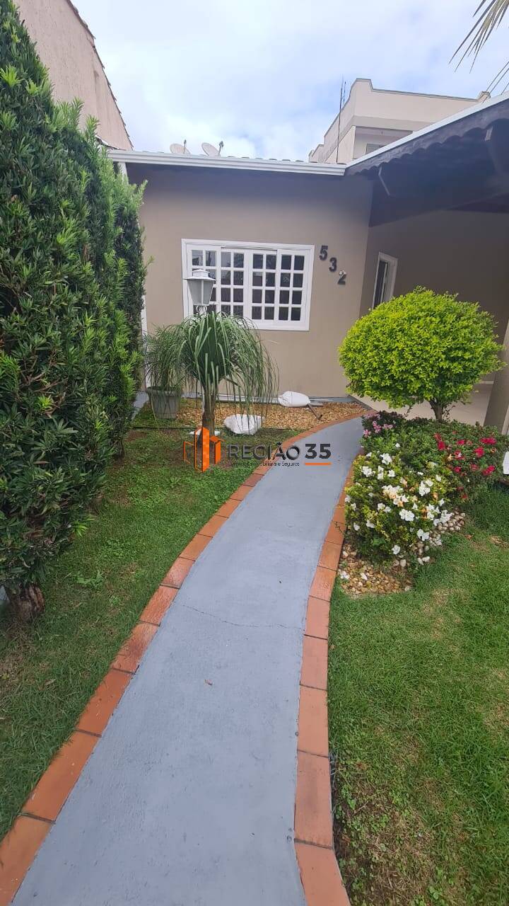 Casa à venda com 3 quartos, 200m² - Foto 3