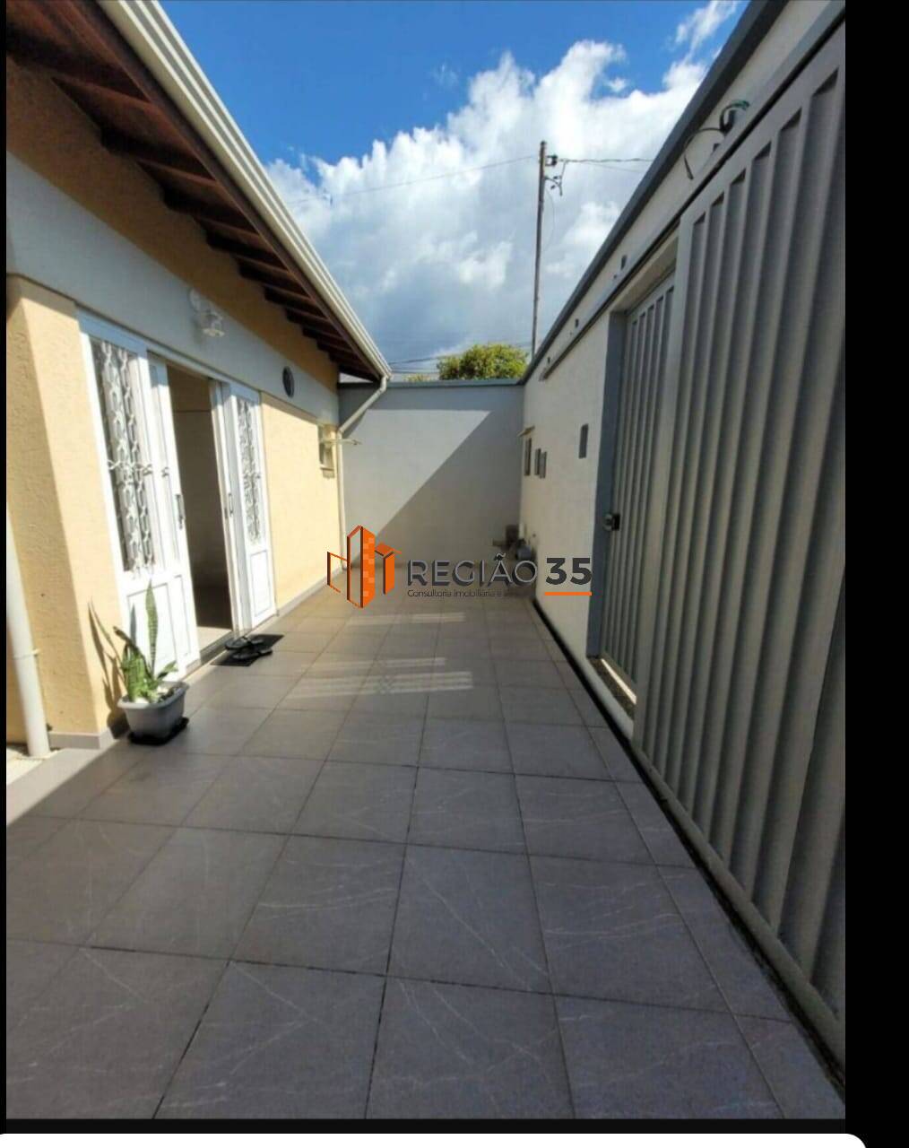 Casa à venda com 2 quartos, 90m² - Foto 2