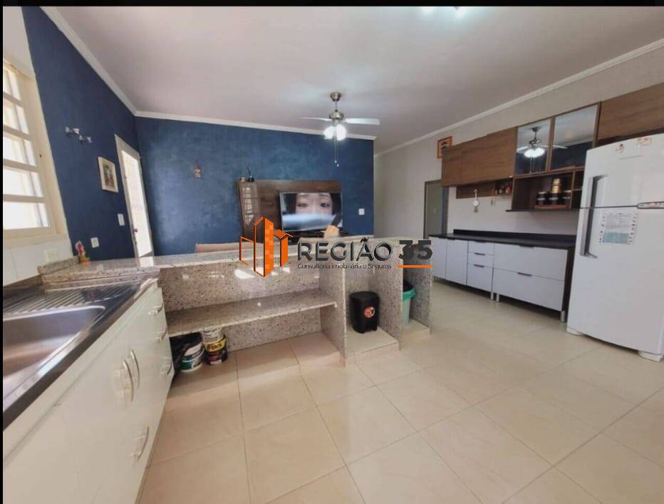 Casa à venda com 2 quartos, 90m² - Foto 5