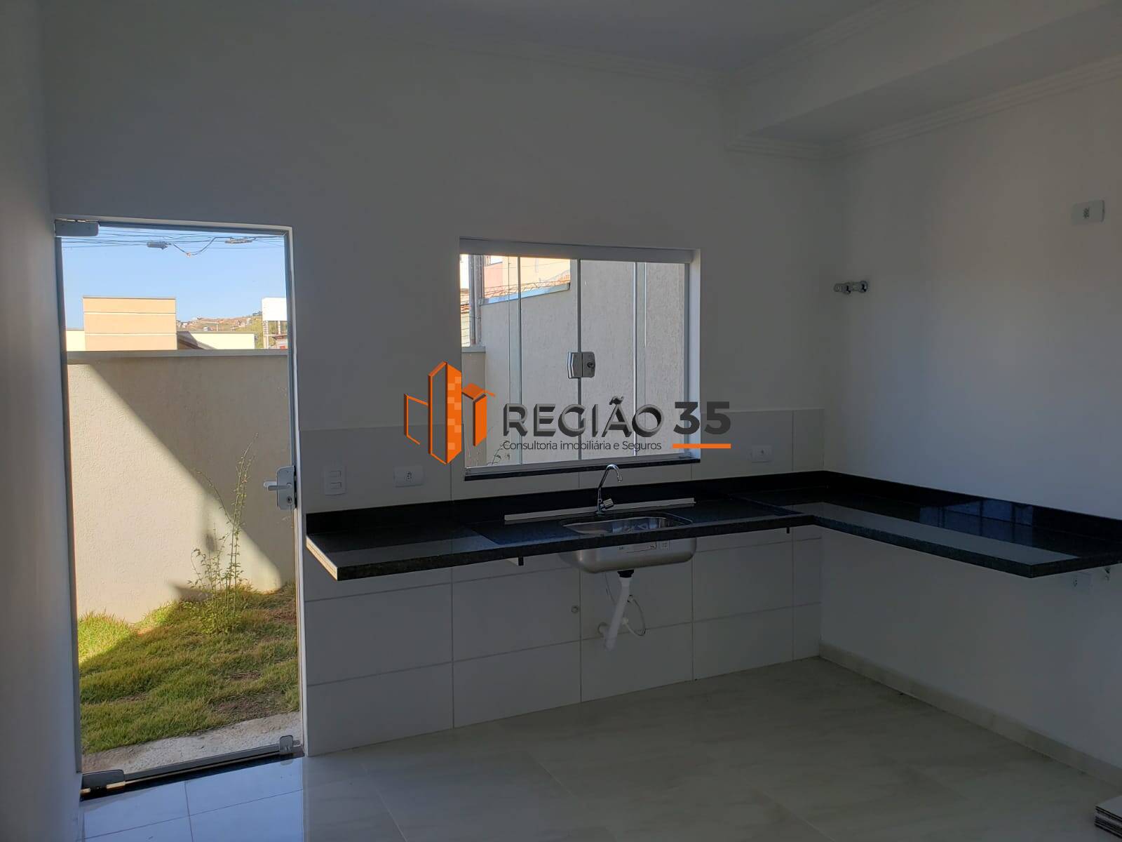 Casa à venda com 3 quartos, 84m² - Foto 13