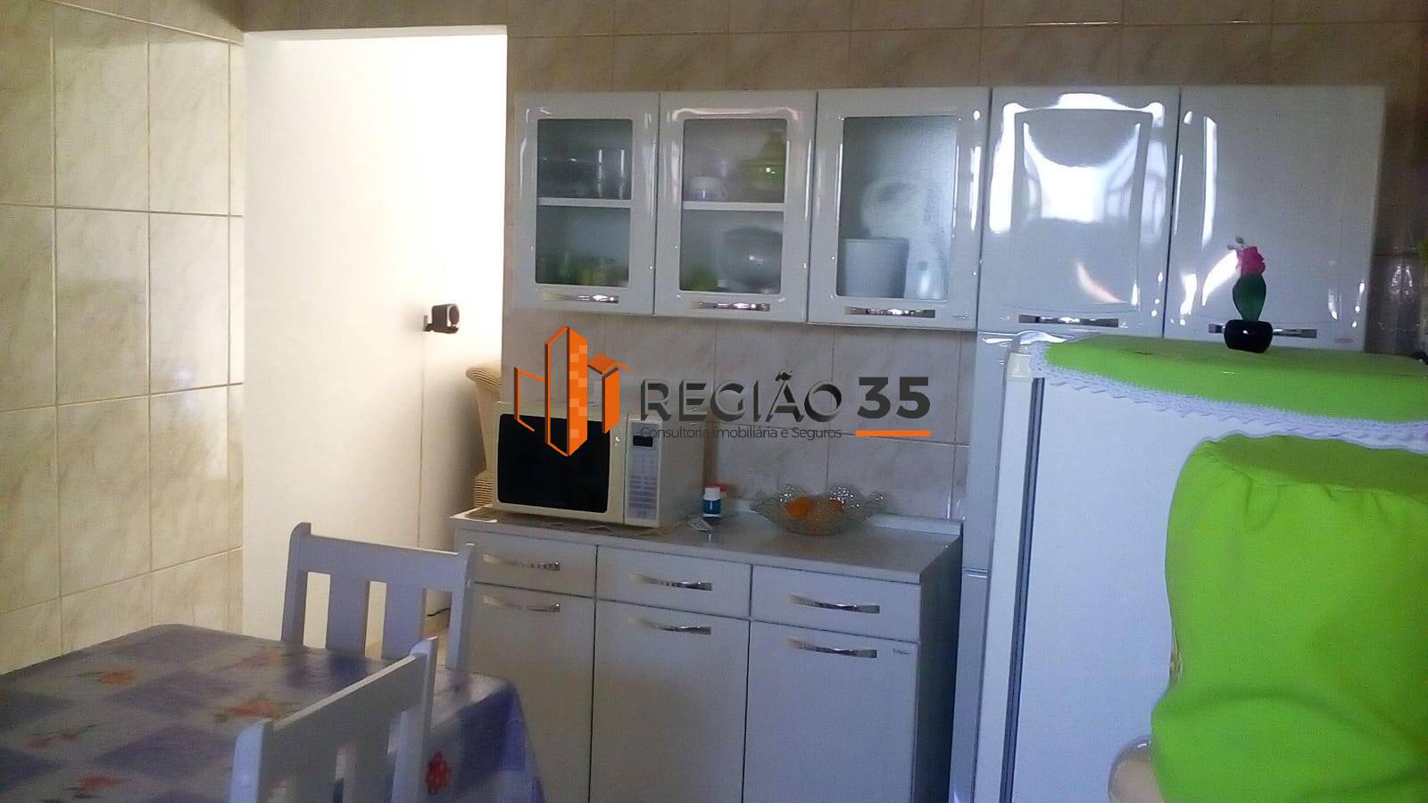 Casa à venda com 2 quartos, 70m² - Foto 4