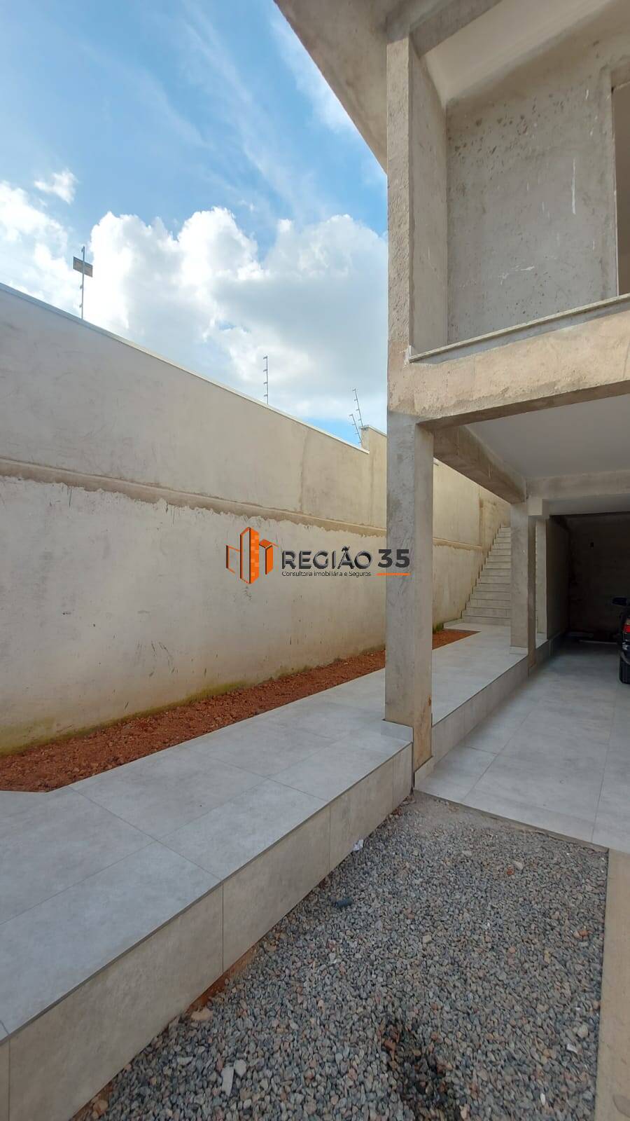 Casa à venda com 3 quartos, 127m² - Foto 1